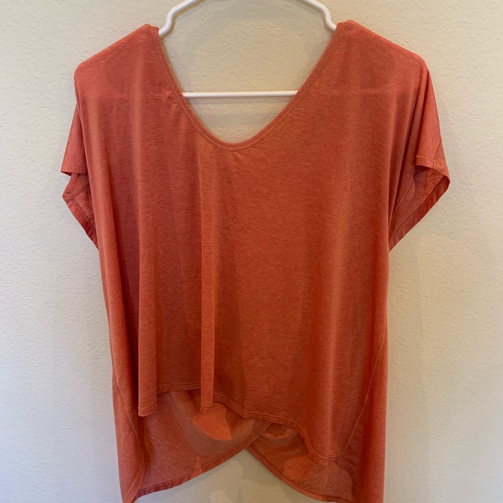 Super flowy and cute lululemon top! 10